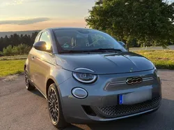 Grau Gebraucht 2022 Fiat 500e La Prima Limousine | 20.300 € (Fairer Preis)