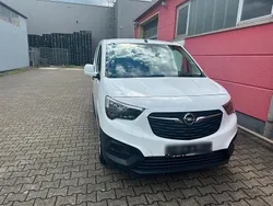 Weiß Gebraucht 2018 Opel Combo Edition Van / Kleinbus | 8.500 € (Teuer)