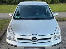Silber Gebraucht 2005 Toyota Corolla Verso Edition Van / Kleinbus | 4.000 € (Fairer Preis)