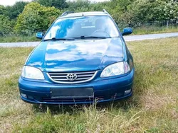 Blau Gebraucht 2002 Toyota Avensis Kombi | 1.650 €