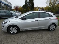 Silber Gebraucht 2014 Hyundai i30 Classic Limousine | 5.600 € (Superpreis)