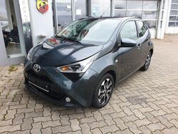Dark grey mica Gebraucht 2020 Toyota Aygo X-play Kleinwagen | 10.900 € (Fairer Preis)