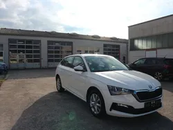 Weiß Gebraucht 2021 Skoda Scala Ambition Kleinwagen | 7.950 €