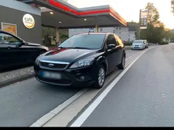 Schwarz Gebraucht 2010 Ford Focus Limousine | 2.700 € (Guter Preis)