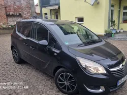 Schwarz Gebraucht 2014 Opel Meriva Edition Van / Kleinbus | 8.500 € (Etwas zu teuer)