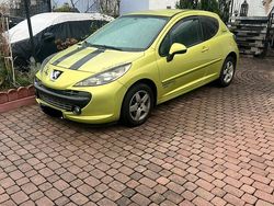 Grün Gebraucht 2007 Peugeot 207 Coupé | 1.300 € (Etwas zu teuer)