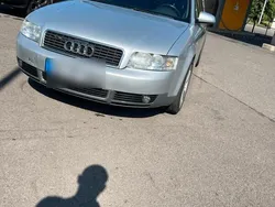 Grau Gebraucht 2003 Audi A4 Kombi | 2.000 € (Fairer Preis)