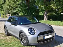 Silber Gebraucht 2024 Mini Cooper Classic Kleinwagen | 27.900 € (Fairer Preis)