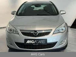 Silber Gebraucht 2011 Opel Astra Design Edition Kombi | 5.999 € (Etwas zu teuer)