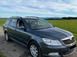 Grau Gebraucht 2009 Skoda Octavia Ambiente Kombi | 1.500 €