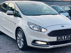 Arktisweiß (metallic) Gebraucht 2018 Ford S-MAX Vignale Van / Kleinbus | 28.000 €