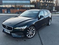 Schwarz Gebraucht 2019 Volvo V60 Momentum Kombi | 17.500 €