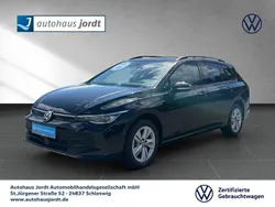 Grenadillschwarz (metallic) Gebraucht 2024 VW Golf VIII Life Kombi | 29.930 € (Etwas zu teuer)