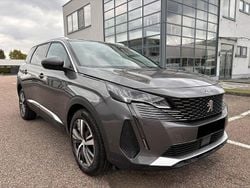 Grau Gebraucht 2021 Peugeot 5008 Allure Van / Kleinbus | 22.015 € (Guter Preis)