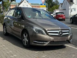 Braun Gebraucht 2012 Mercedes B200 Van / Kleinbus | 3.999 € (Superpreis)