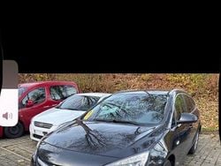 Schwarz Gebraucht 2016 Opel Astra Exklusiv Kombi | 7.990 € (Guter Preis)