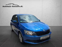 Modra race/race blue Gebraucht 2016 Skoda Fabia Cool Edition Limousine | 9.290 € (Fairer Preis)