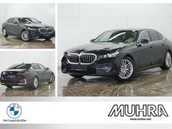 Black sapphire metallic Gebraucht 2024 BMW 520 Limousine | 50.980 € (Superpreis)