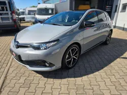 Grau Gebraucht 2018 Toyota Auris Hybrid Style Limousine | 17.990 € (Teuer)
