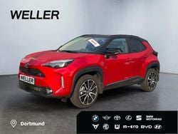 Karmina rot metallic / schwarz Gebraucht 2024 Toyota Yaris Hybrid Plus SUV | 31.390 € (Etwas zu teuer)