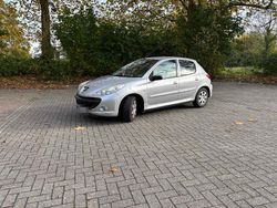 Silber Gebraucht 2010 Peugeot 206+ Kleinwagen | 1.800 € (Fairer Preis)