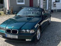 Grün Gebraucht 1997 BMW 318 Cabriolet Cabrio | 5.100 € (Etwas zu teuer)
