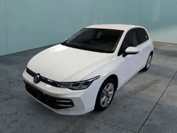 Weiß Gebraucht 2024 VW Golf VIII Life Limousine | 24.450 € (Fairer Preis)