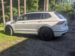 Weiß Gebraucht 2022 VW Tiguan Allspace R-line SUV | 43.000 € (Teuer)