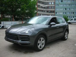 Grau Gebraucht 2019 Porsche Cayenne SUV | 37.900 €