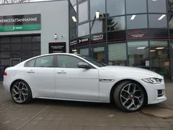 Yulong white (metallic) Gebraucht 2018 Jaguar XE R-Sport Limousine | 17.800 € (Guter Preis)