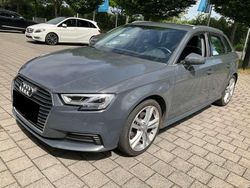 Grau Gebraucht 2020 Audi A3 e-tron Design Kleinwagen | 14.000 €