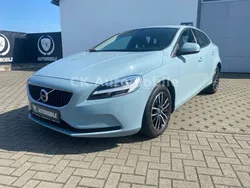 Blau Gebraucht 2017 Volvo V40 Momentum Kombi | 13.900 € (Fairer Preis)