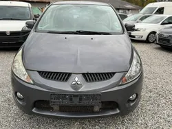 Grau Gebraucht 2009 Mitsubishi Grandis Invite Van / Kleinbus | 1.499 € (Fairer Preis)