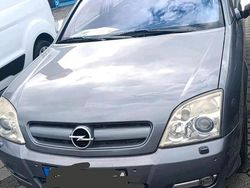 Silber Gebraucht 2006 Opel Signum Kombi | 2.850 €