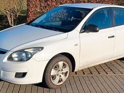 Weiß Gebraucht 2010 Hyundai i30 Classic Limousine | 2.300 € (Guter Preis)
