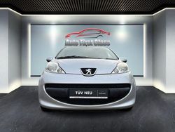 Grau Gebraucht 2008 Peugeot 107 Kleinwagen | 2.499 € (Etwas zu teuer)