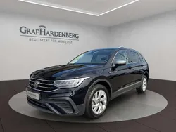 Deep black perleffekt Gebraucht 2024 VW Tiguan Allspace Life SUV | 33.888 € (Guter Preis)