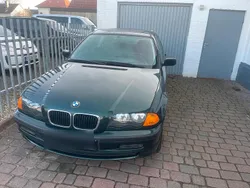 Grün Gebraucht 2000 BMW 318 Limousine | 2.850 €