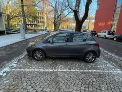 Grau Gebraucht 2017 Toyota Yaris Limousine | 8.990 € (Fairer Preis)