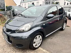 Grau Gebraucht 2011 Toyota Aygo Edition Kleinwagen | 4.598 € (Fairer Preis)