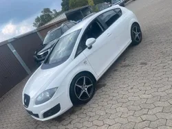 Weiß Gebraucht 2011 Seat Leon Limousine | 2.400 € (Fairer Preis)