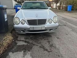Silber Gebraucht 2001 Mercedes E240 Elegance Limousine | 3.600 € (Fairer Preis)