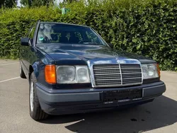 Blau Gebraucht 1992 Mercedes E300 Limousine | 13.900 €