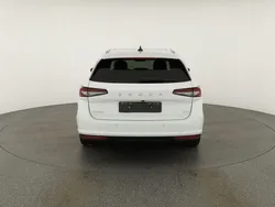 Kristall weiß Gebraucht 2024 Skoda Superb Selection Kombi | 42.475 €