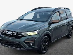 Grün Gebraucht 2025 Dacia Jogger Extreme Kombi | 22.890 € (Fairer Preis)