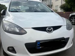 Weiß Gebraucht 2009 Mazda 2 Limousine | 2.700 € (Guter Preis)