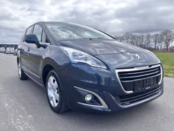 Blau Gebraucht 2014 Peugeot 5008 Van / Kleinbus | 4.950 € (Fairer Preis)