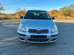 Silber Gebraucht 2004 Toyota Yaris Kleinwagen | 2.300 € (Fairer Preis)