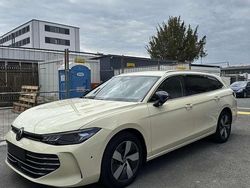 Beige Gebraucht 2024 VW Passat Business Kombi | 38.000 €