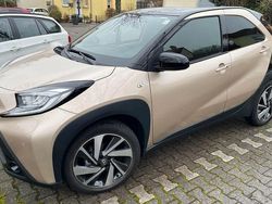 Beige Gebraucht 2024 Toyota Aygo X-plore Kleinwagen | 20.995 € (Fairer Preis)